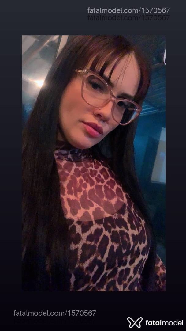 Acompanhante mulher morena (o) de olhos castanhos - Mirella Louback