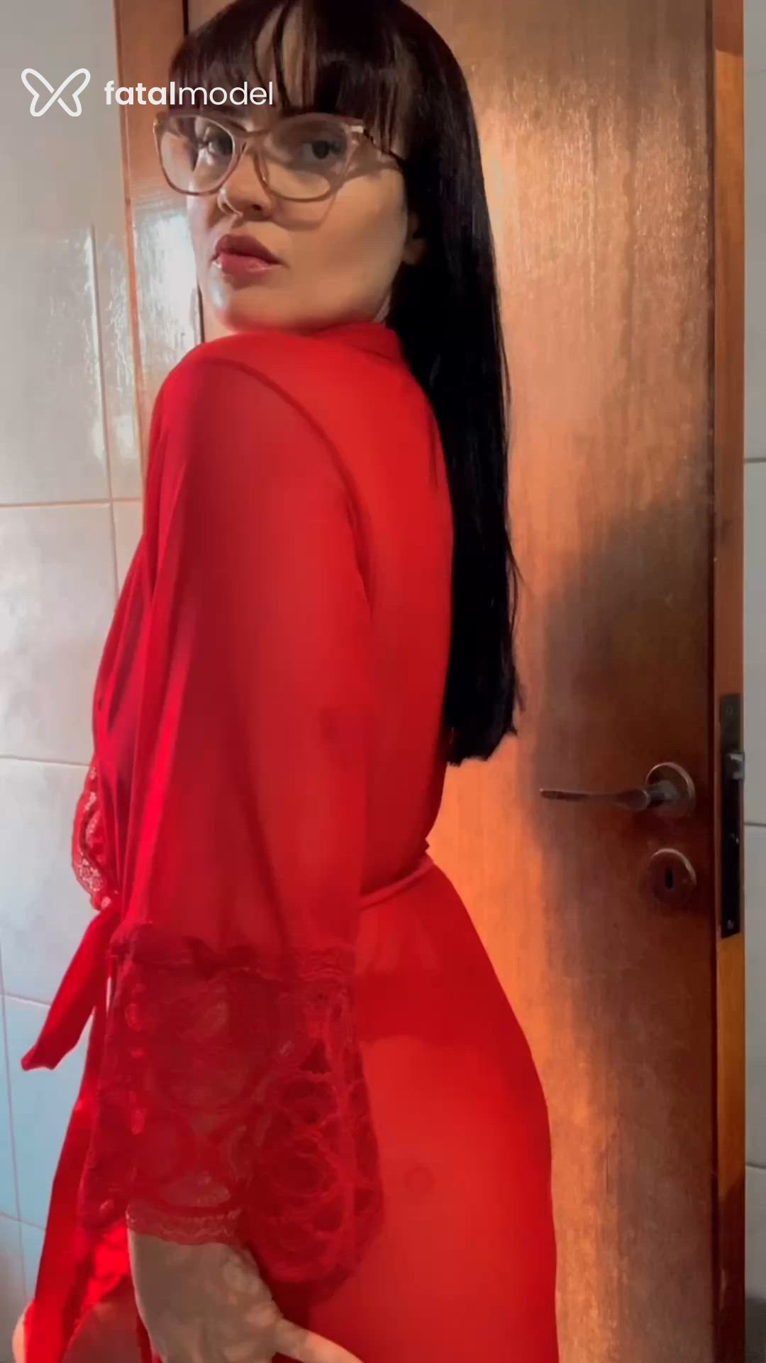Acompanhante mulher morena (o) de olhos castanhos - Mirella Louback