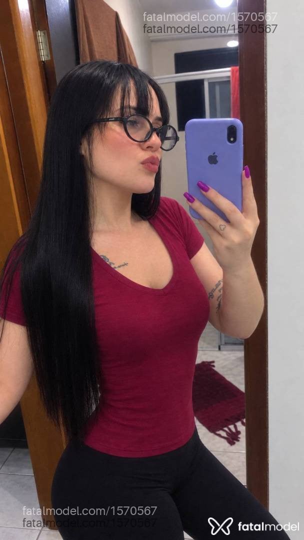 Acompanhante mulher morena (o) de olhos castanhos - Mirella Louback