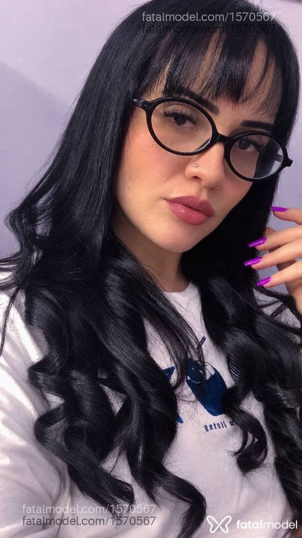 Acompanhante mulher morena (o) de olhos castanhos - Mirella Louback