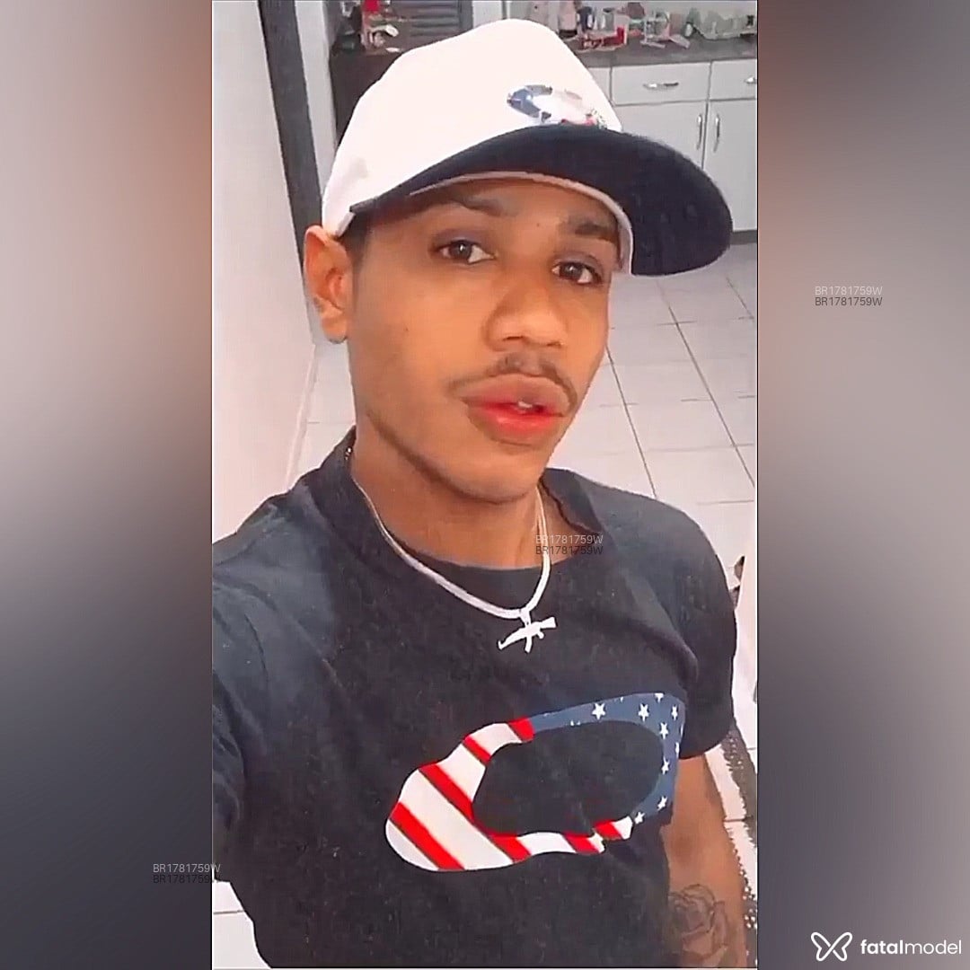 Acompanhante homem com cabelo colorido de olhos castanhos em Fernandópolis Acompanhante homem com cabelo colorido de olhos castanhos em Fernandópolis - Igor Ferreira