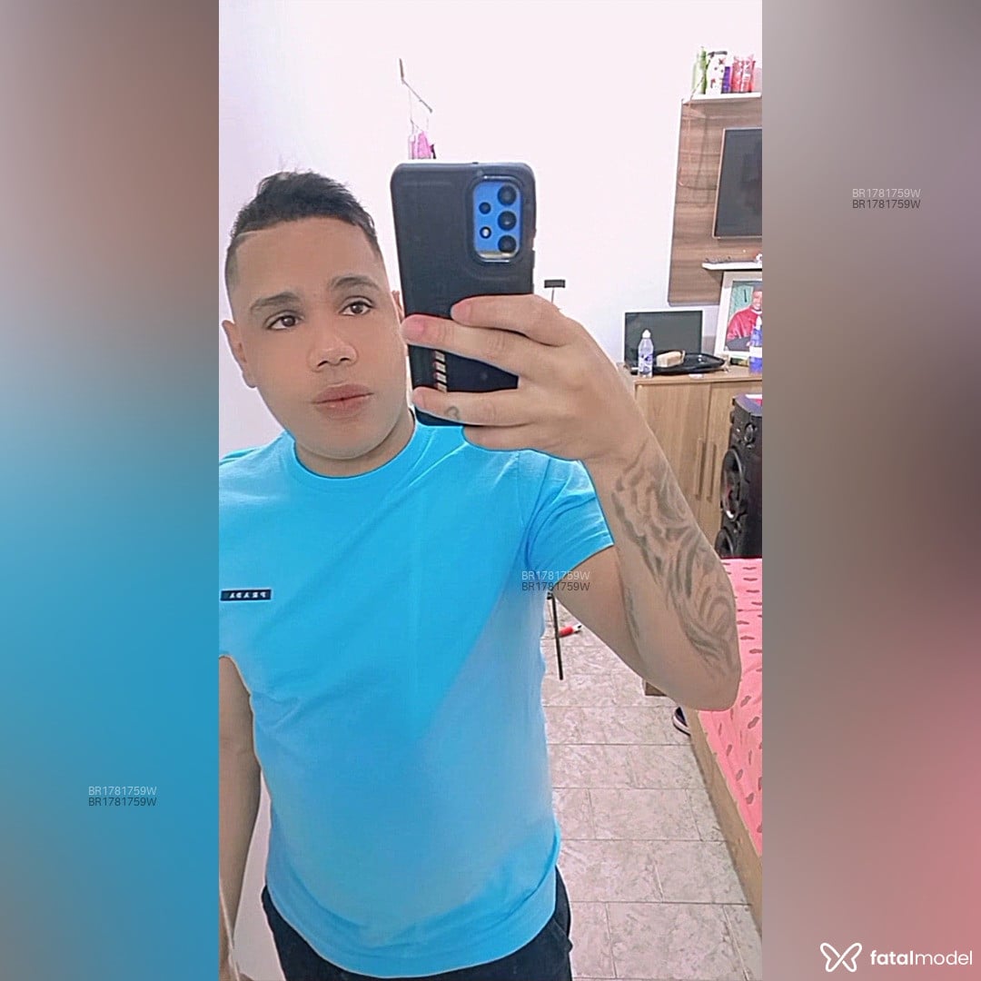 Acompanhante homem com cabelo colorido de olhos castanhos em Fernandópolis Acompanhante homem com cabelo colorido de olhos castanhos em Fernandópolis - Igor Ferreira