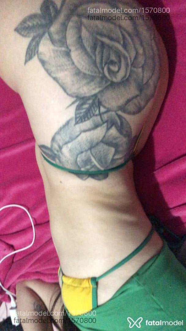 Acompanhante mulher com cabelo castanho de olhos castanhos - Agata Oliveira