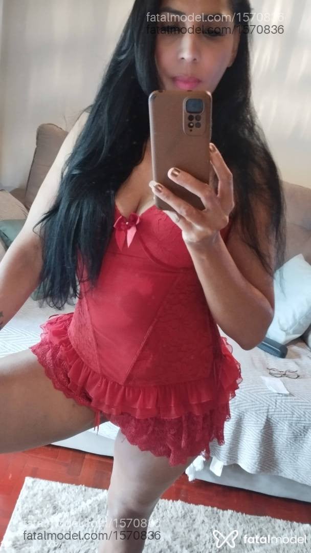 Acompanhante mulher com cabelo castanho de olhos castanhos - Fernanda Morena