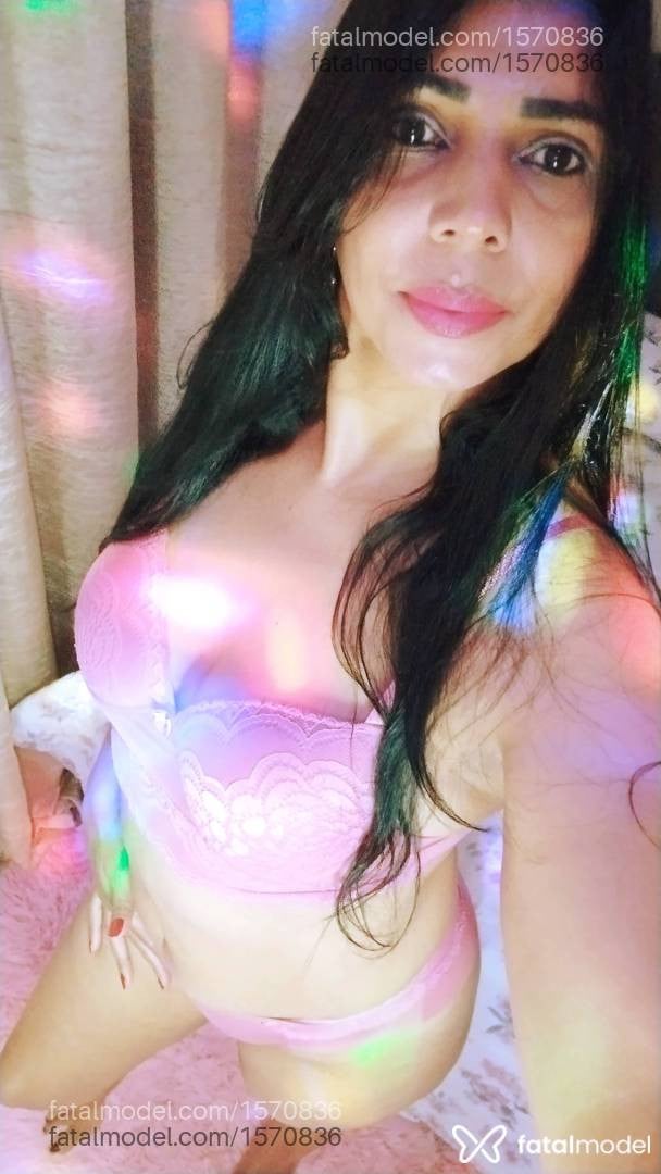 Acompanhante mulher com cabelo castanho de olhos castanhos - Fernanda Morena