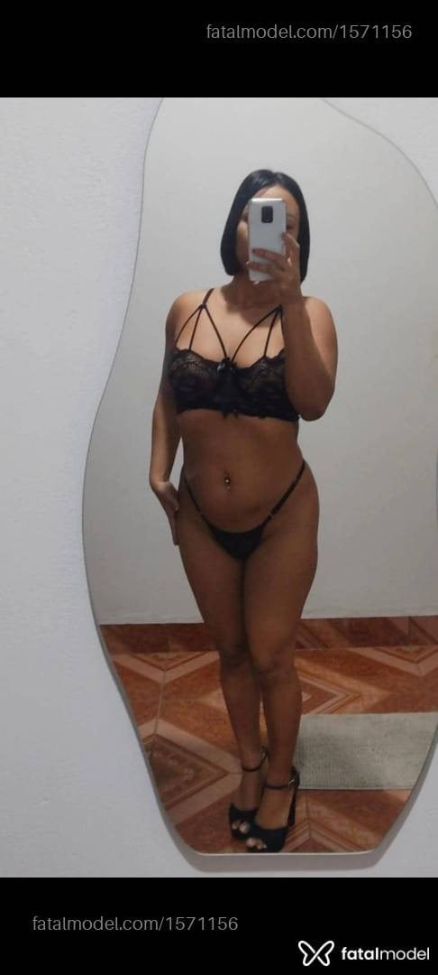 Acompanhante mulher morena (o) de olhos pretos - Karina