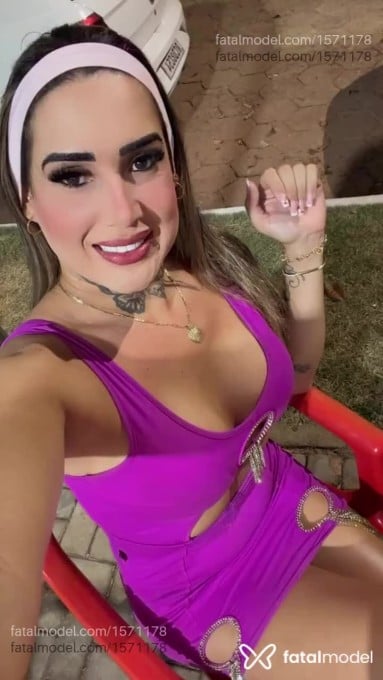 Acompanhante homem trans loira (o) de olhos pretos em Britânia - Thaylla eloiza