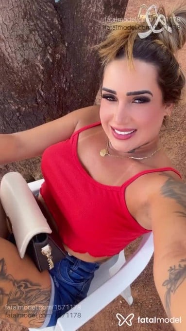 Acompanhante homem trans loira (o) de olhos pretos em Britânia - Thaylla eloiza