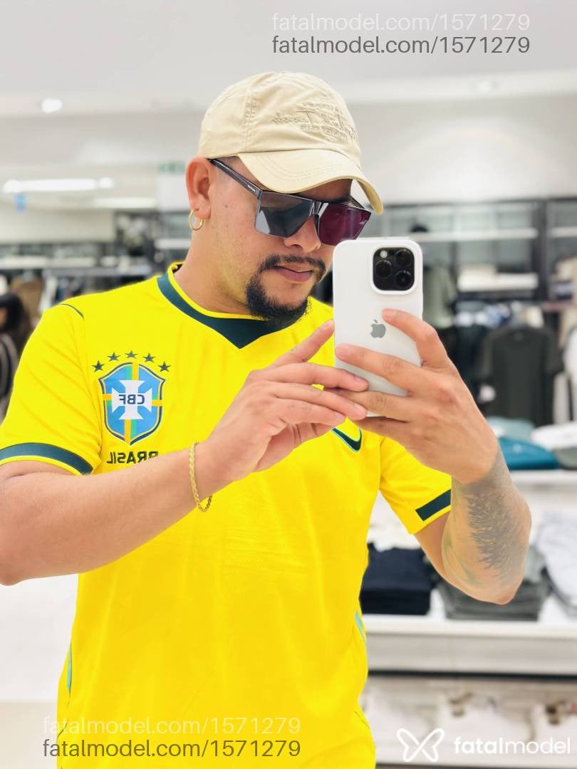 Acompanhante homem morena (o) de olhos castanhos - Romário