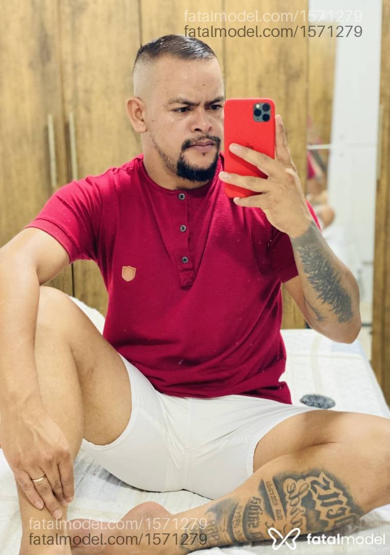 Acompanhante homem morena (o) de olhos castanhos - Romário