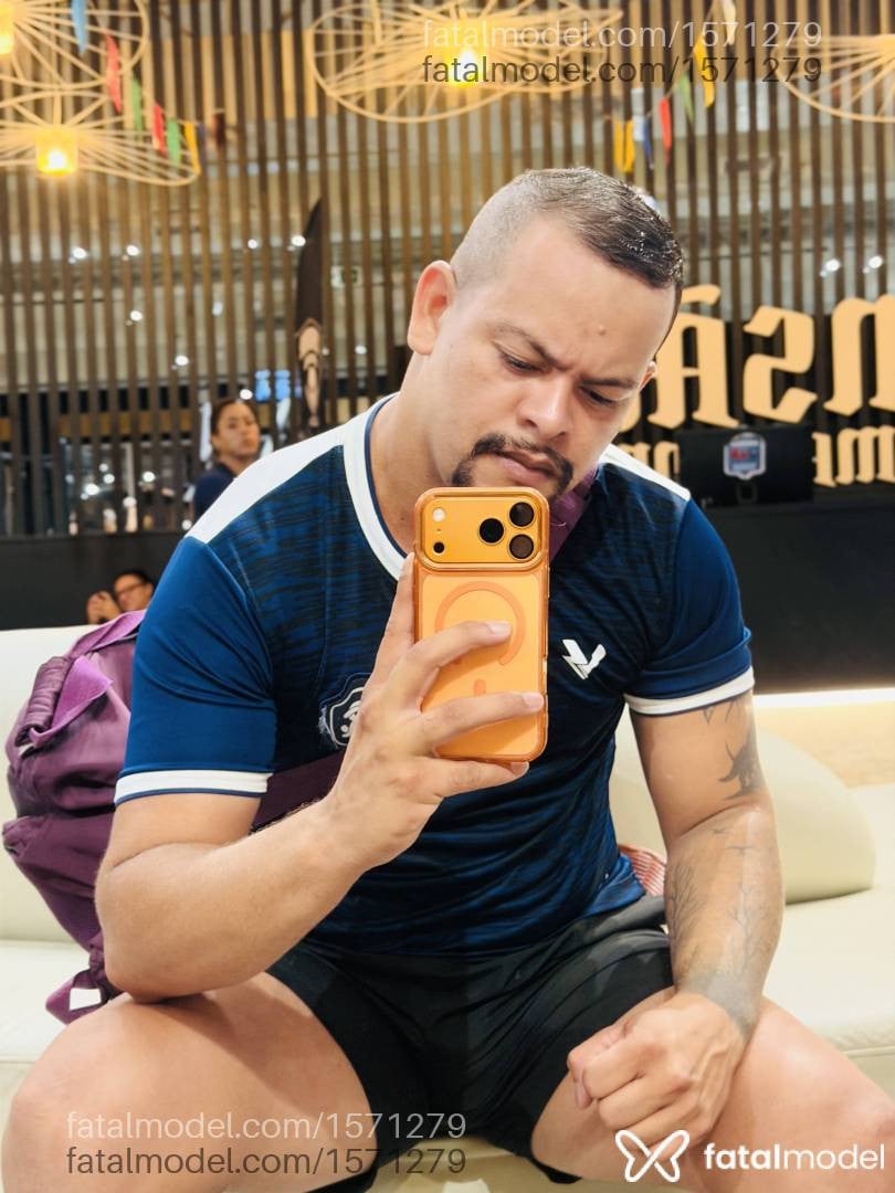 Acompanhante homem morena (o) de olhos castanhos - Romário