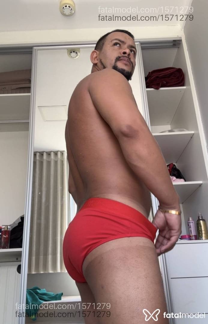 Acompanhante homem morena (o) de olhos castanhos - Romário