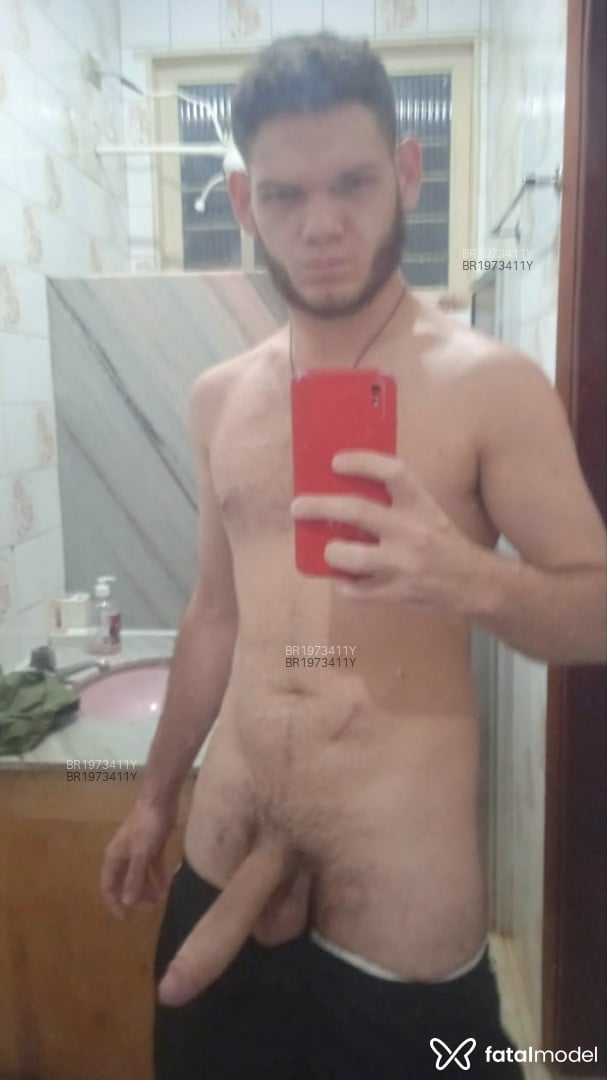 Acompanhante homem com cabelo castanho de olhos castanhos em Goiânia - Victor Martins
