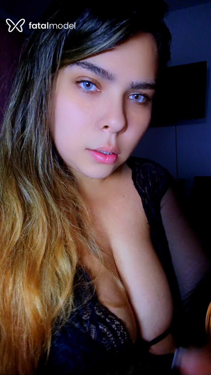Acompanhante mulher com cabelo castanho de olhos castanhos - Flávia