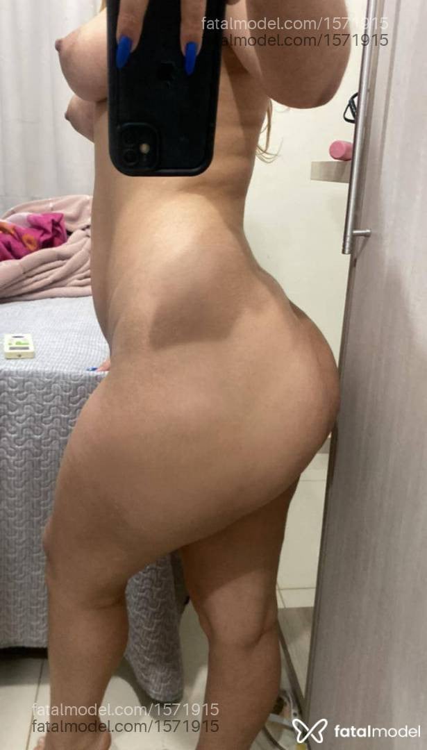 Acompanhante mulher loira (o) de olhos verdes - Yasmin Deen
