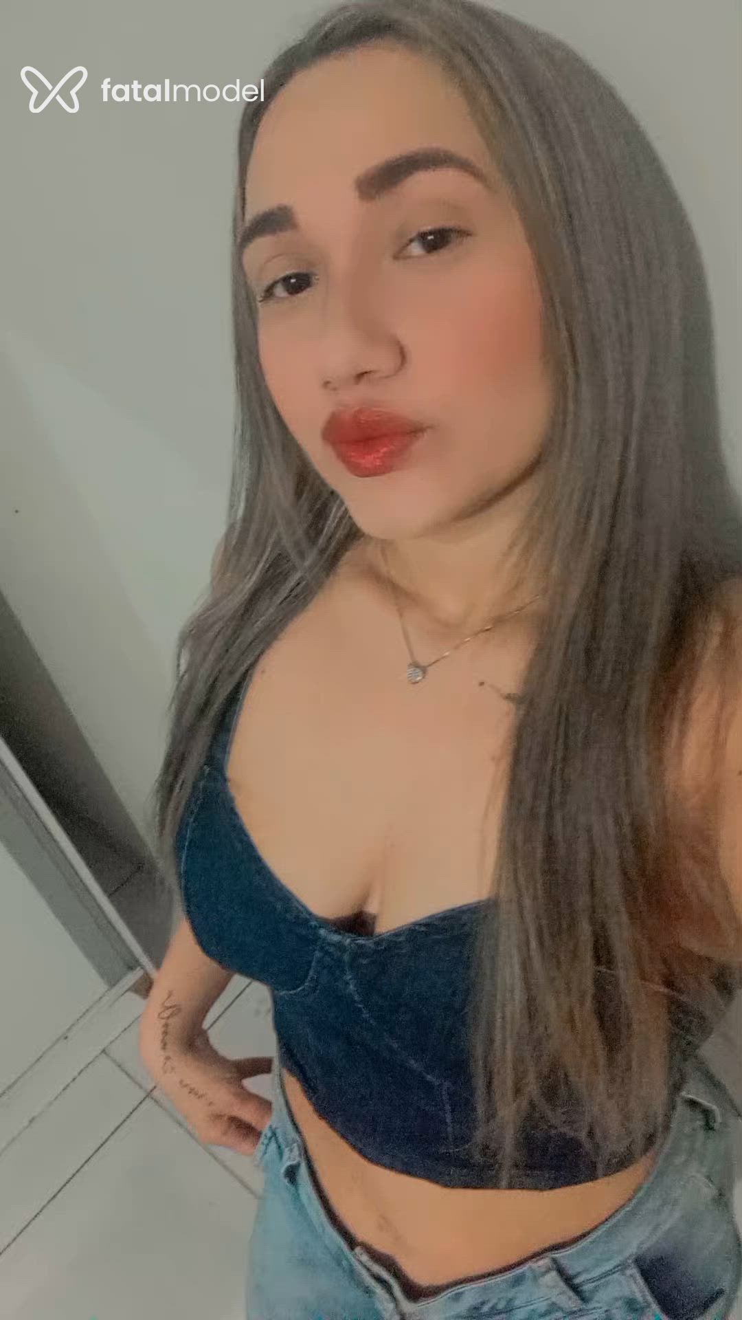 Acompanhante mulher morena (o) de olhos castanhos - Jhully