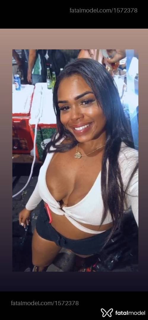 Acompanhante mulher com cabelo castanho de olhos castanhos - Isa Pacheco