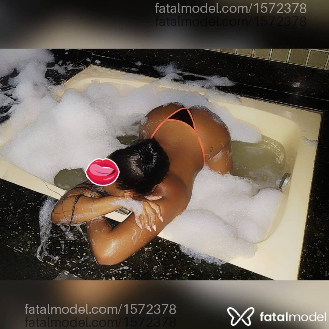 Acompanhante mulher com cabelo castanho de olhos castanhos - Isa Pacheco