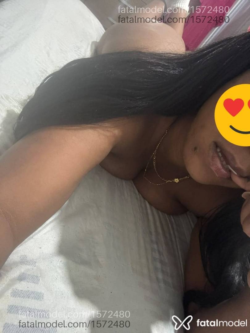 Acompanhante mulher morena (o) de olhos pretos - Rayssa salles