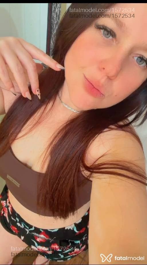 Acompanhante mulher morena (o) de olhos verdes - Karol Mello