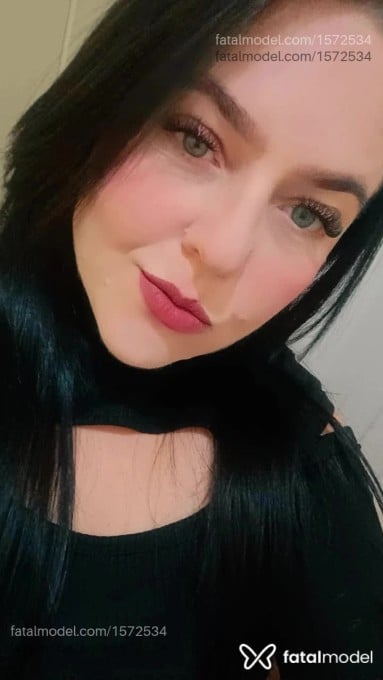 Acompanhante mulher morena (o) de olhos verdes - Karol Mello Acompanhante mulher morena (o) de olhos verdes - Karol Mello