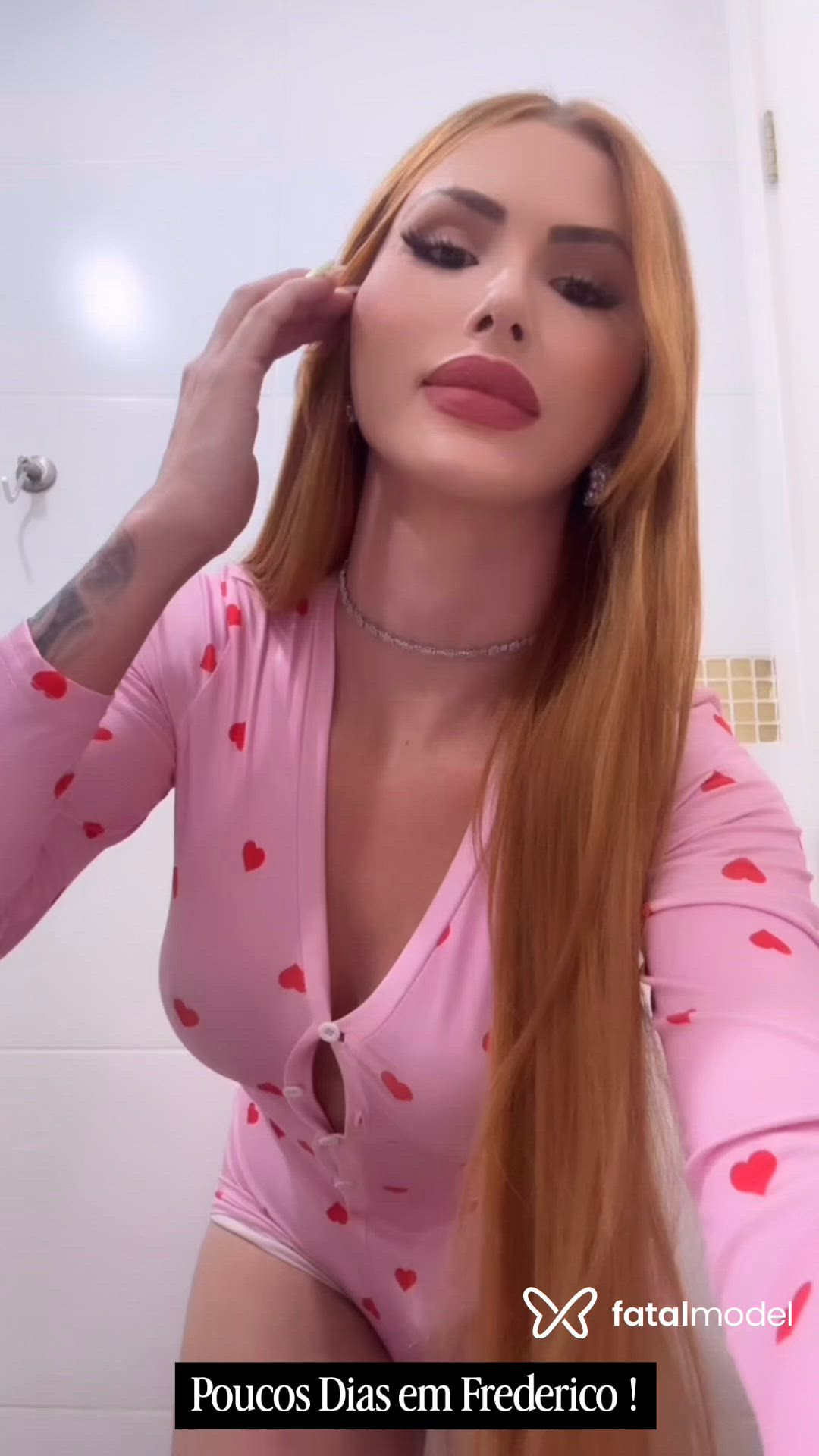 Acompanhante mulher trans loira (o) de olhos castanhos - Daphiny