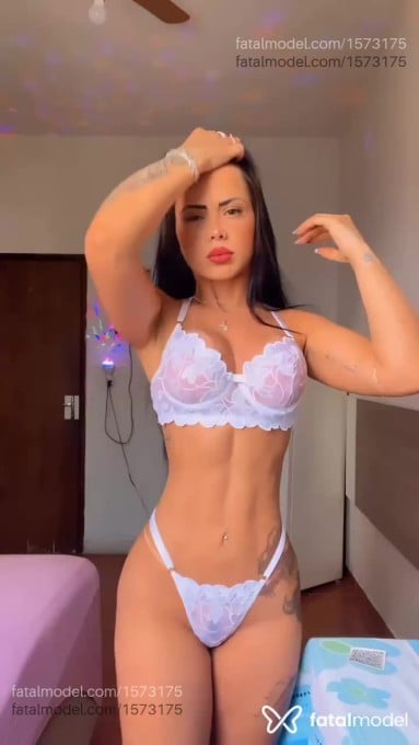 Acompanhante mulher com cabelo castanho de olhos castanhos em Nova Serrana Acompanhante mulher com cabelo castanho de olhos castanhos em Nova Serrana - Giovanna Ticiano