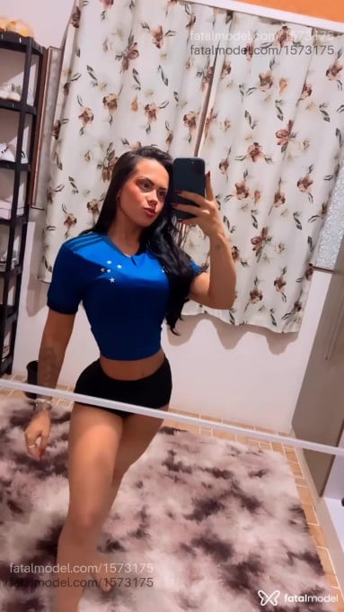 Acompanhante mulher com cabelo castanho de olhos castanhos em Nova Serrana Acompanhante mulher com cabelo castanho de olhos castanhos em Nova Serrana - Giovanna Ticiano
