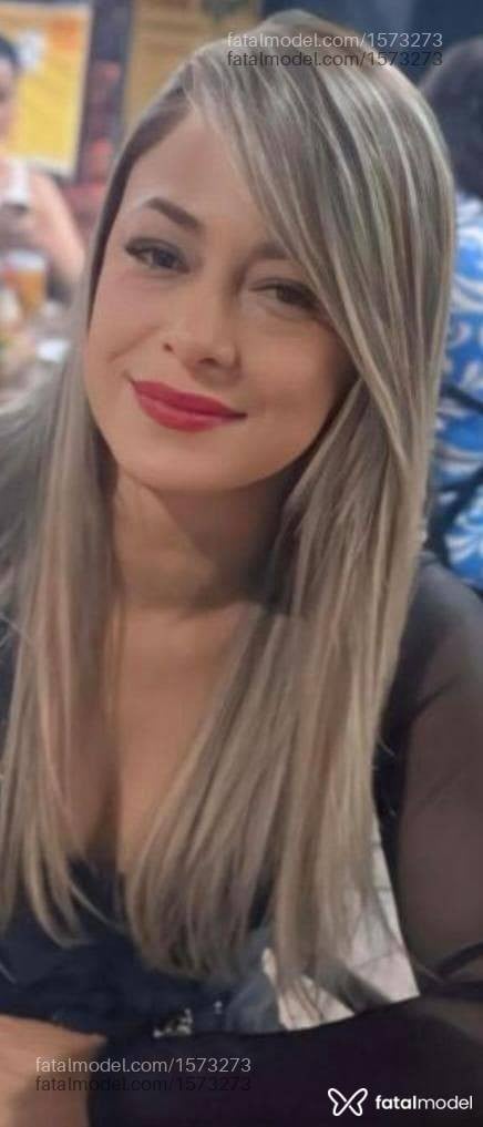 Acompanhante mulher loira (o) de olhos mel - Giovanna Mello