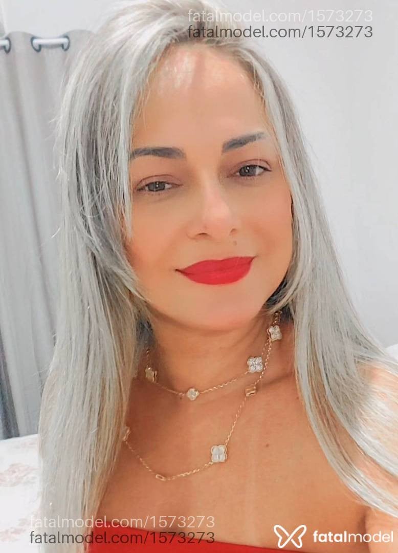 Acompanhante mulher loira (o) de olhos mel - Giovanna Mello