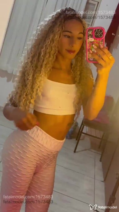 Acompanhante mulher trans morena (o) de olhos castanhos em São José do Rio Preto - BiBy