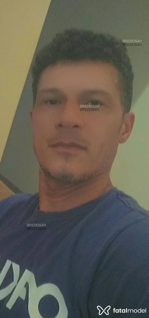Acompanhante homem morena (o) de olhos pretos - Juliano Quente Acompanhante homem morena (o) de olhos pretos - Juliano Quente