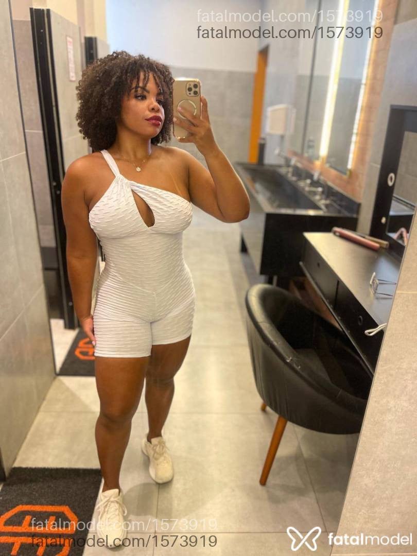 Acompanhante mulher com cabelo castanho de olhos castanhos em Varginha - Júlia