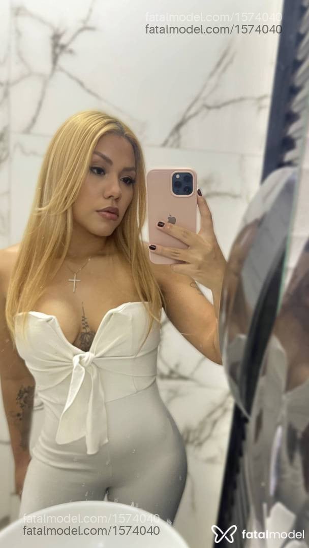 Acompanhante mulher morena (o) de olhos pretos - Lara Liz