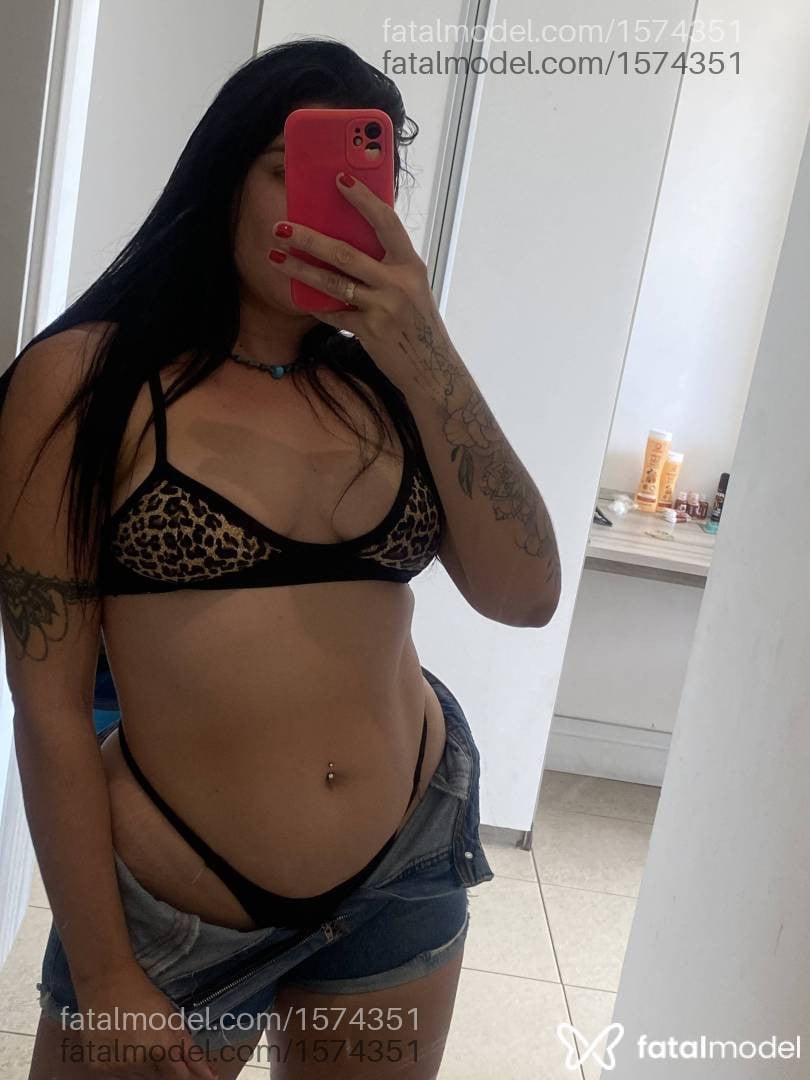 Acompanhante mulher com cabelo castanho de olhos verdes em Macaé - Bruna