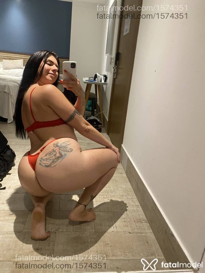 Acompanhante mulher com cabelo castanho de olhos verdes - Bruna