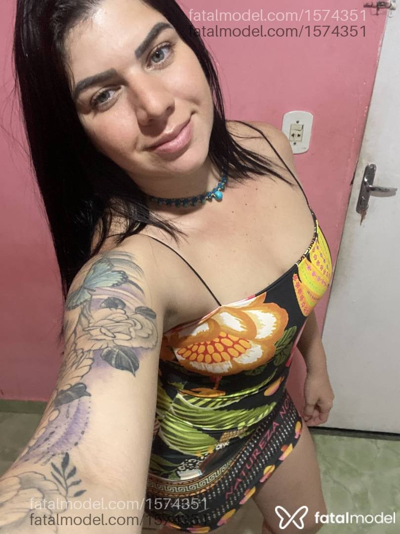 Acompanhante mulher com cabelo castanho de olhos verdes - Bruna