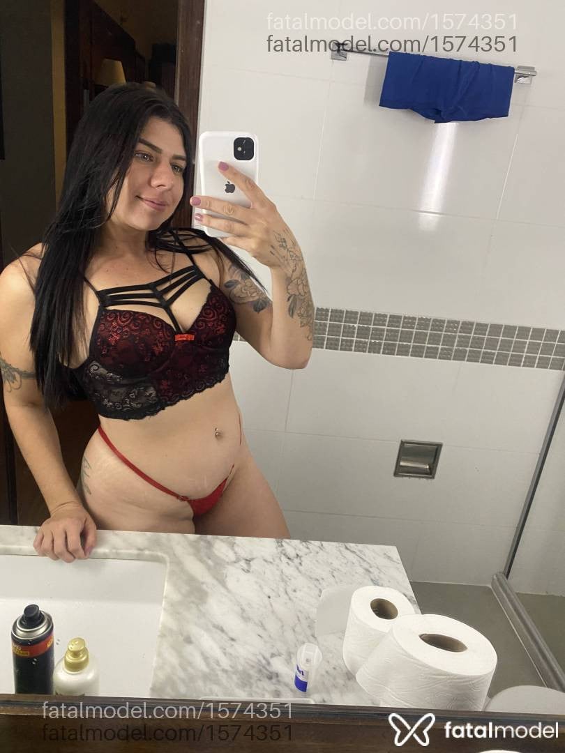 Acompanhante mulher com cabelo castanho de olhos verdes em Macaé - Bruna