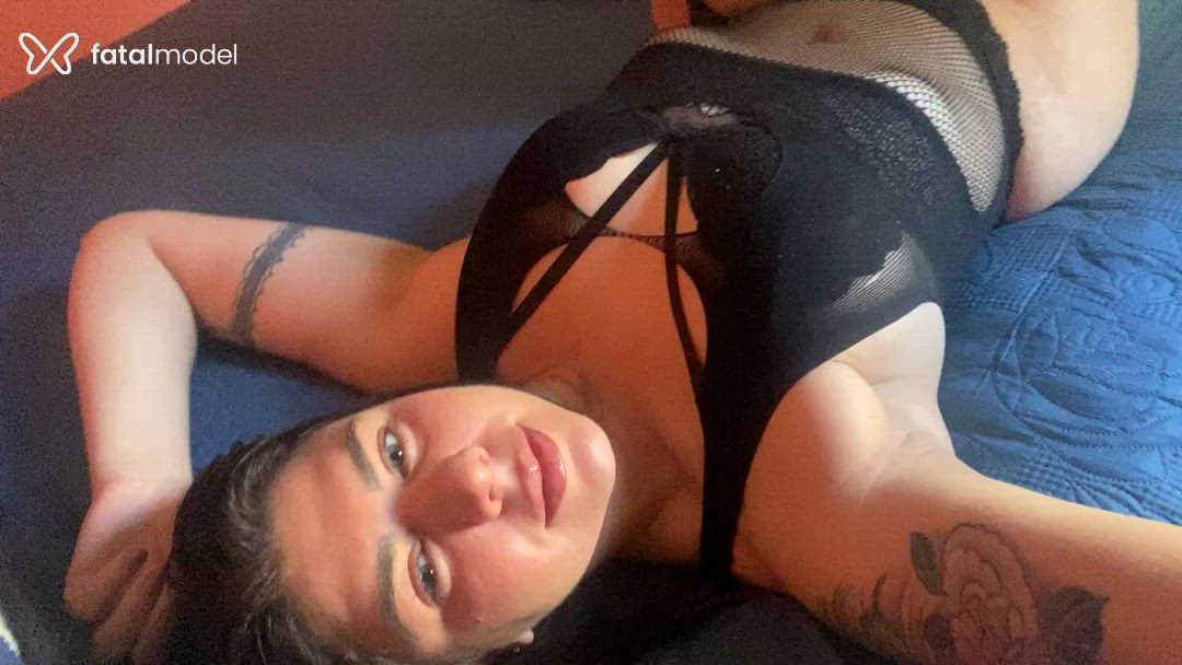 Acompanhante mulher com cabelo castanho de olhos verdes - Bruna