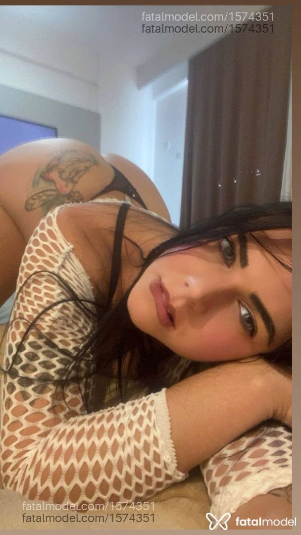 Acompanhante mulher com cabelo castanho de olhos verdes em Macaé - Bruna