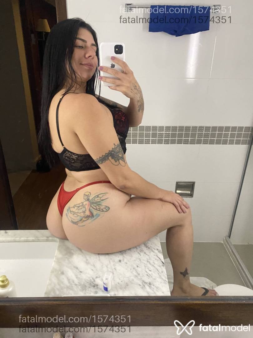 Acompanhante mulher com cabelo castanho de olhos verdes em Macaé - Bruna