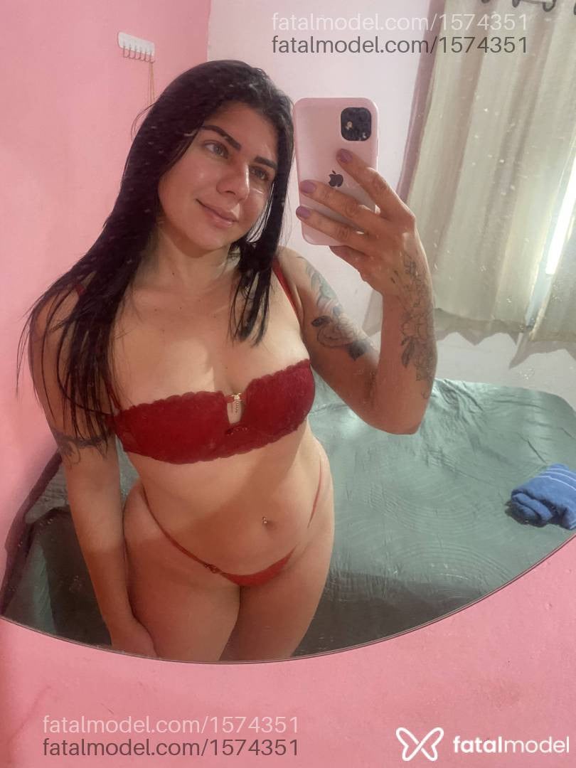 Acompanhante mulher com cabelo castanho de olhos verdes em Macaé - Bruna
