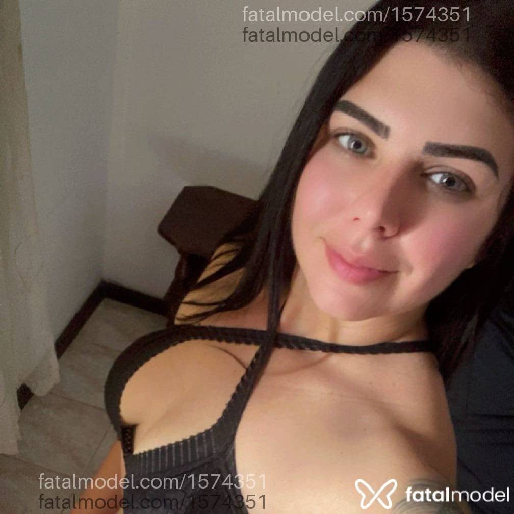 Acompanhante mulher com cabelo castanho de olhos verdes - Bruna