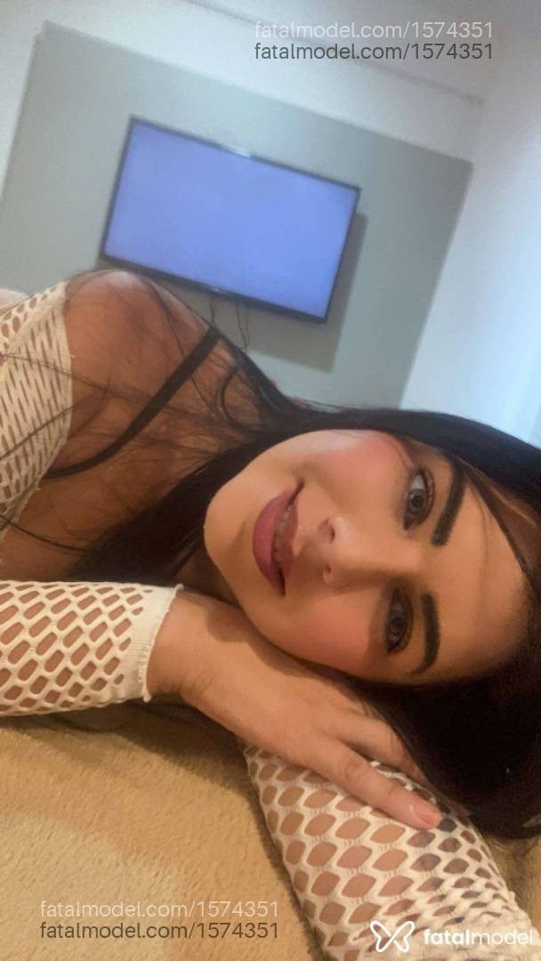 Acompanhante mulher com cabelo castanho de olhos verdes em Macaé - Bruna