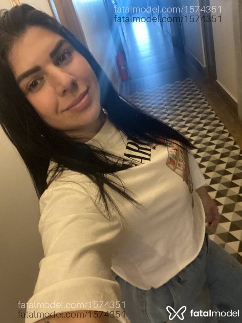 Acompanhante mulher com cabelo castanho de olhos verdes - Bruna