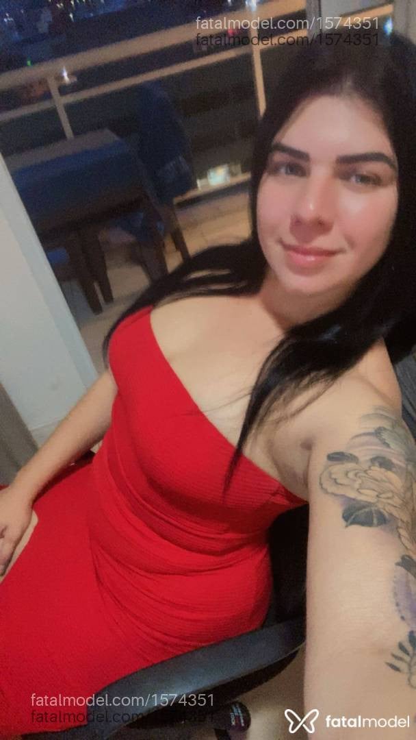 Acompanhante mulher com cabelo castanho de olhos verdes - Bruna