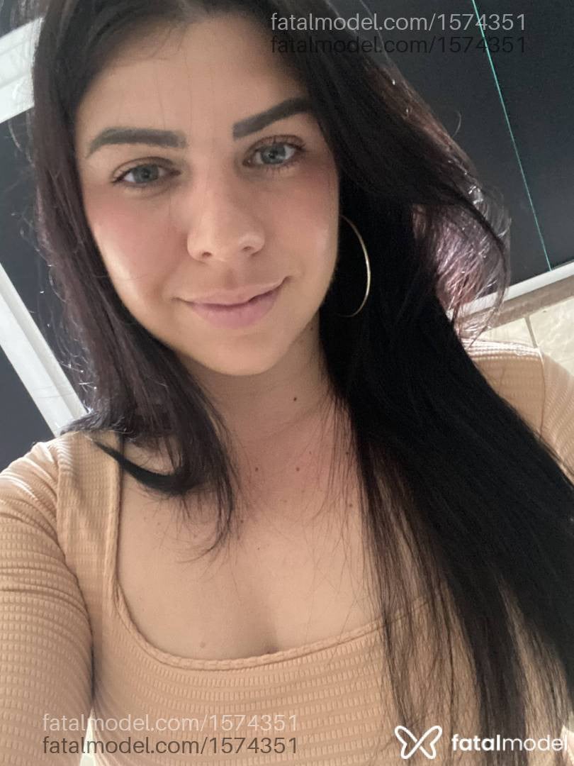 Acompanhante mulher com cabelo castanho de olhos verdes - Bruna