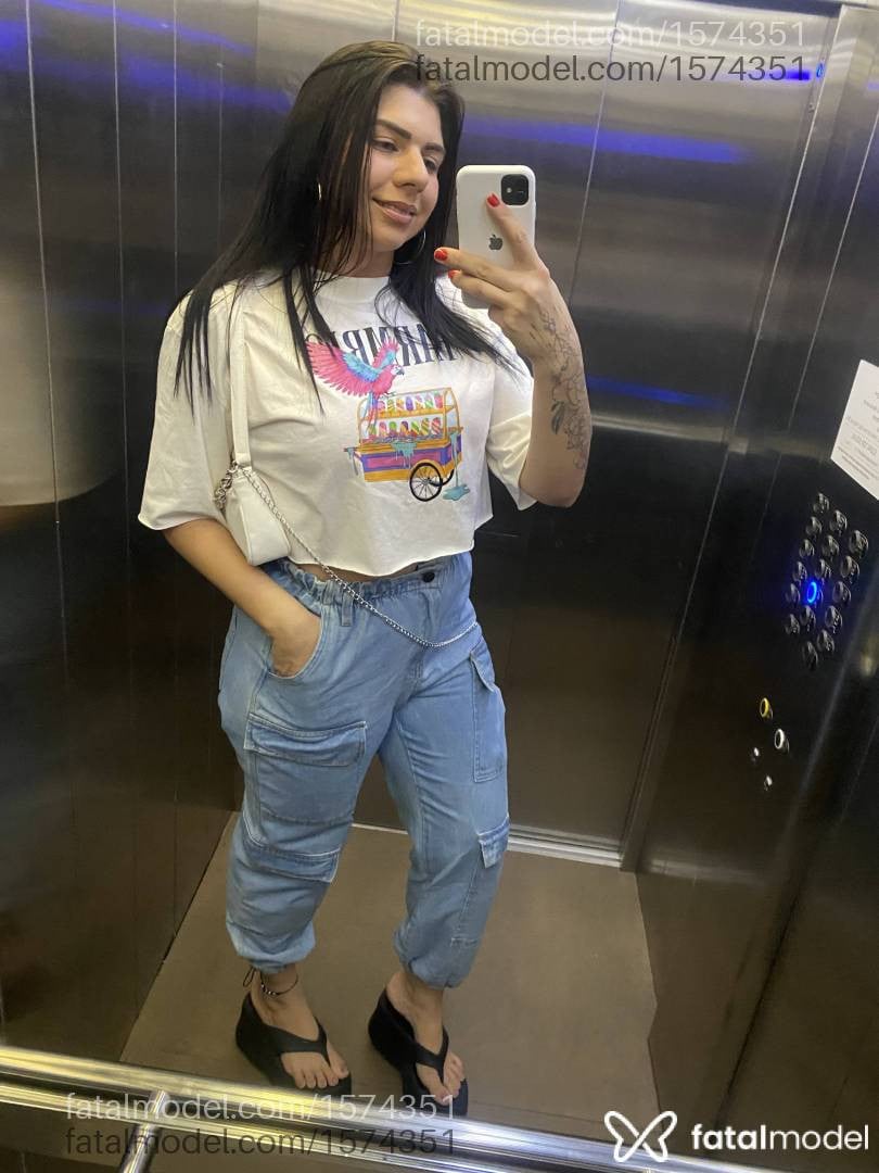 Acompanhante mulher com cabelo castanho de olhos verdes - Bruna