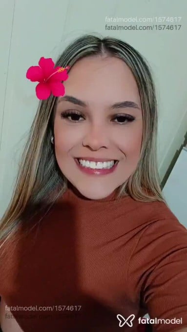 Acompanhante mulher loira (o) de olhos castanhos - Dani Acompanhante mulher loira (o) de olhos castanhos - Dani