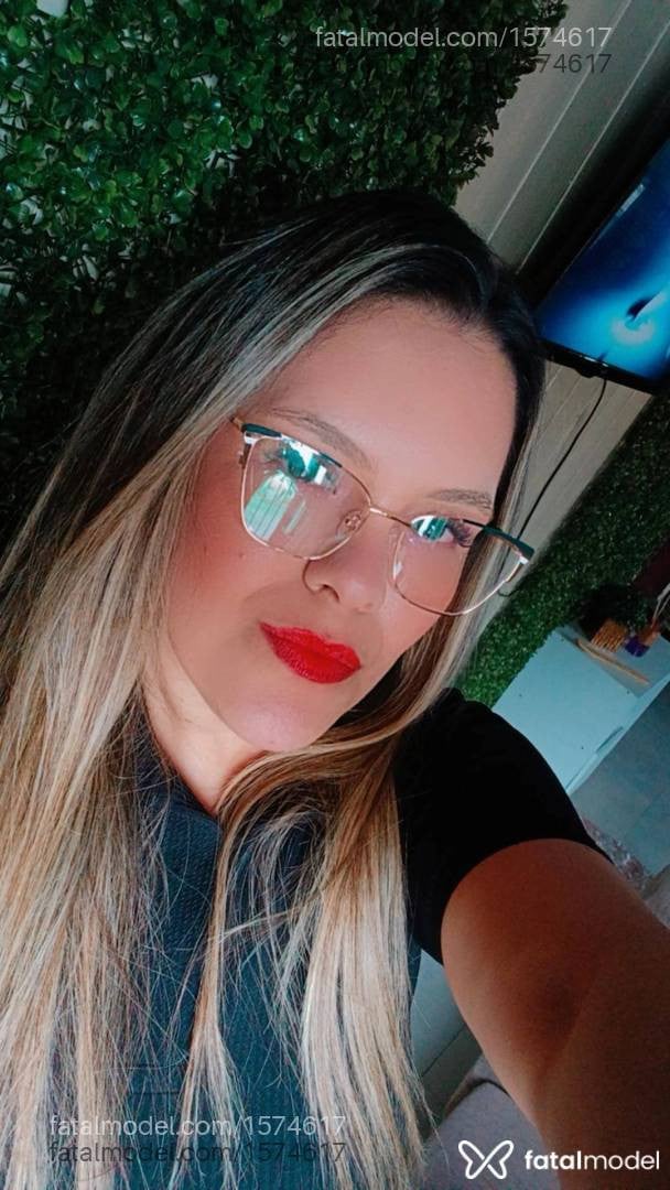 Acompanhante mulher loira (o) de olhos castanhos - Dani Acompanhante mulher loira (o) de olhos castanhos - Dani